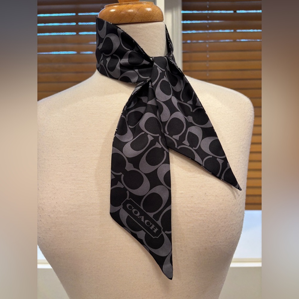 Coach reversible black & gray scarf